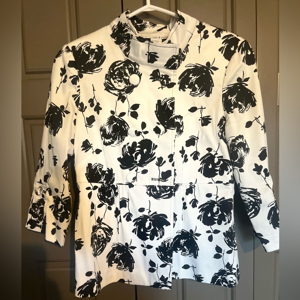 White and black abstract, floral print jacket. Size S